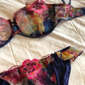 NWOT Victoria’s Secret Embroidered Set